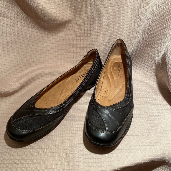Auditions Shoes - Auditions Women Verona II Leather Closed Toe, 9W